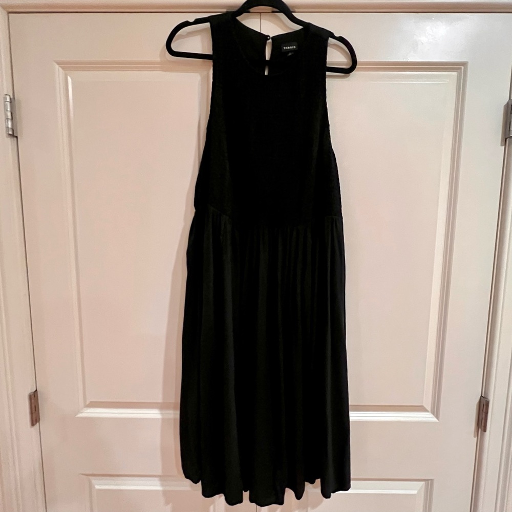 TORRID - BLACK SMOCKED CHALLIS MIDI DRESS